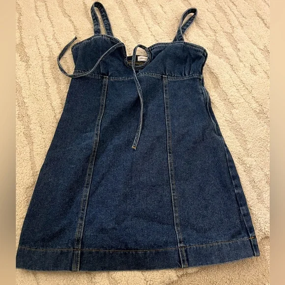 ๐๐ฆ๐ NWOT BLUE DENIM Urban Outfitters UO Keyhole Dress - Picture 6 of 10